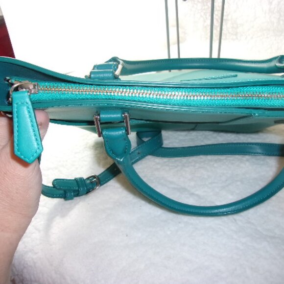 E-146 VERA BRADLEY LEATHER TOTE BAG - Picture 9 of 11